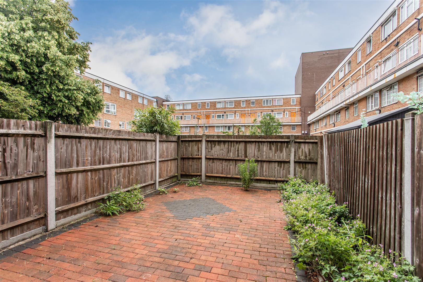 3 bed property in Portia Way, Mile End